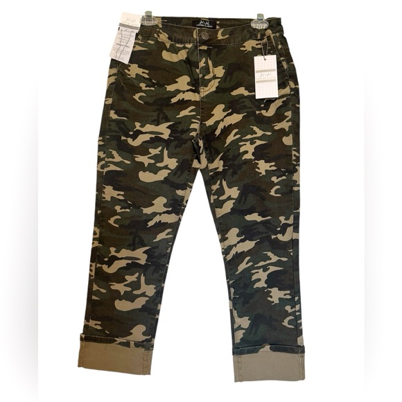 Cropped Camo Pants H & H by Harmony & Havoc - Picture 2 of 8